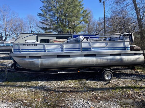 Pontoon Boat - 20 foot Leisure Craft